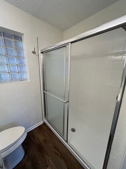 Building Photo - 817 Wade Dr