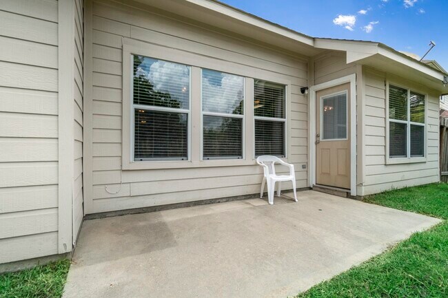 Building Photo - 615 Timberstand Ln