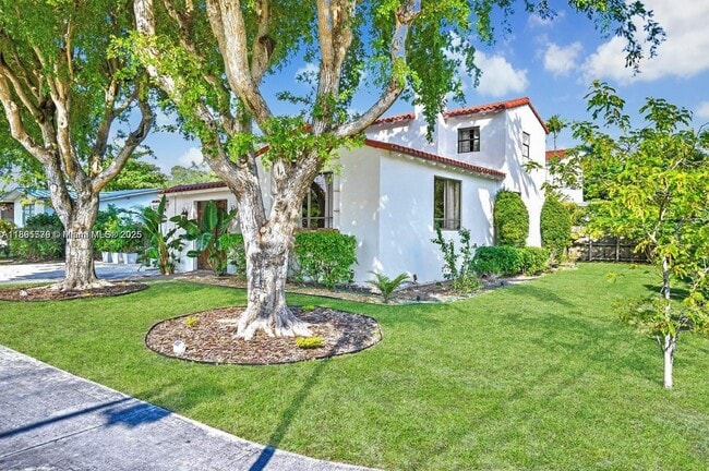 Building Photo - 991 NE 82nd St