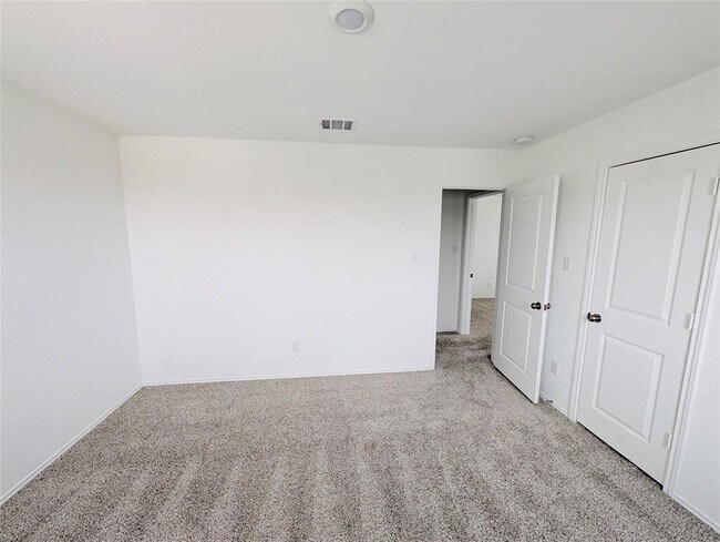 Building Photo - 100 Red Buckeye St