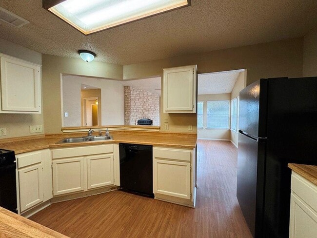 Building Photo - 1002 Great Britain Blvd