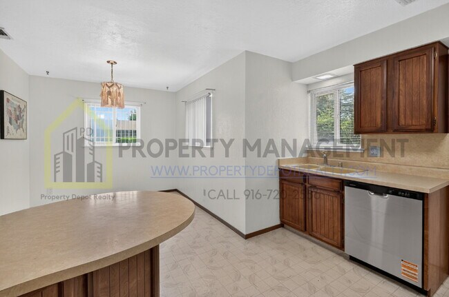 Building Photo - 9550 Colton Ave