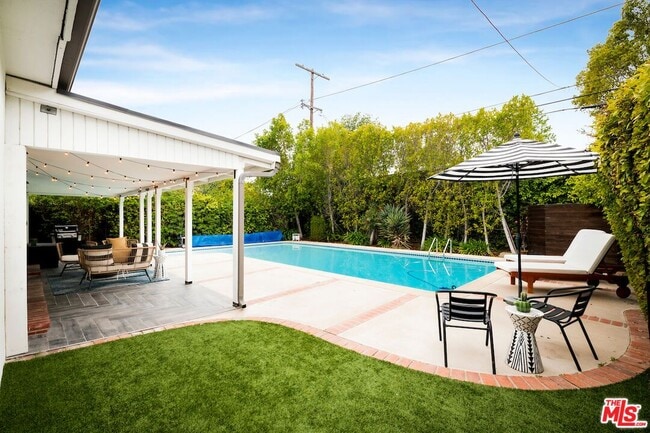 Building Photo - 5427 Lemona Ave