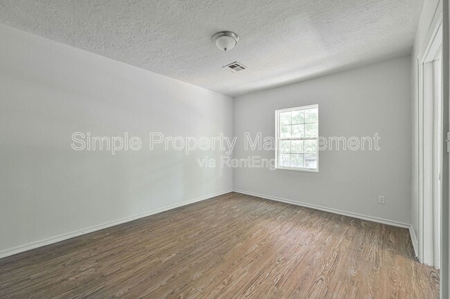 Building Photo - 713 SW 25th St
