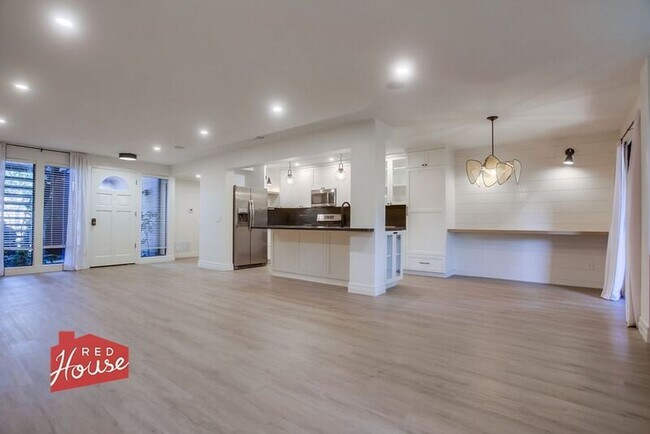 Building Photo - 4009 Canario St