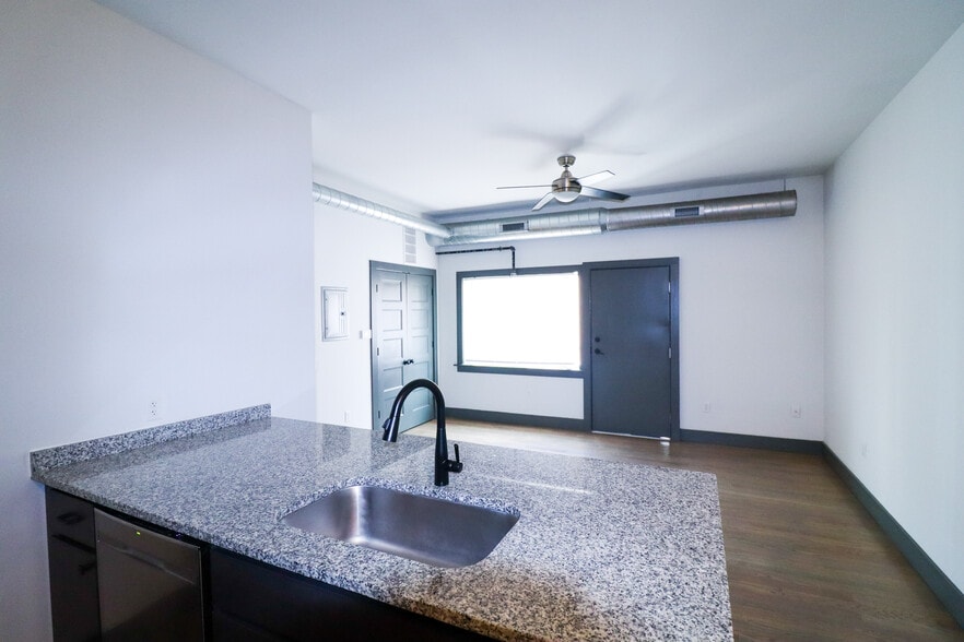 Building Photo - 2616 Short Vine St