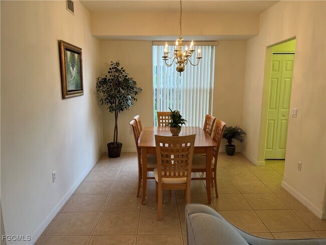 Building Photo - 9636 Hemingway Ln