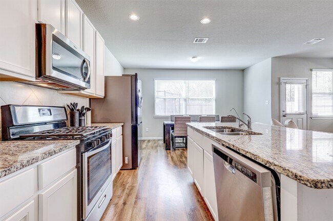 Building Photo - 22103 Regal Heights Dr