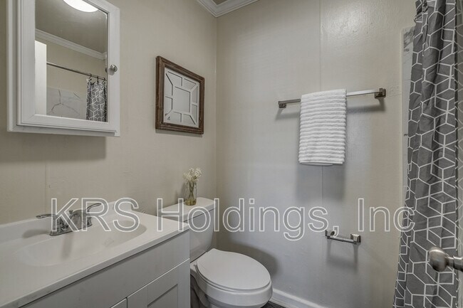 Building Photo - 3147 Parkdale Rd