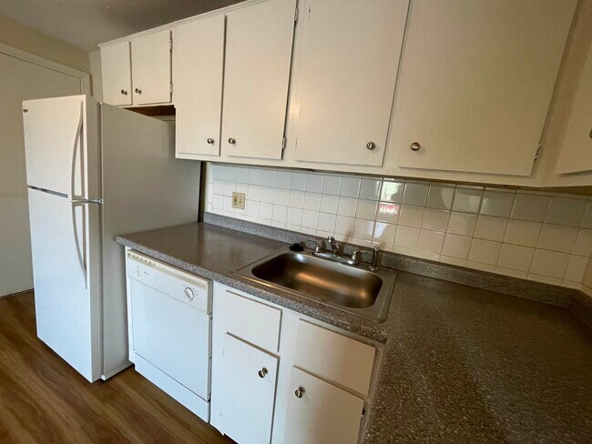 Building Photo - 99 Powers St