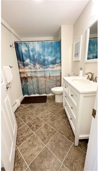 Building Photo - 227 Thames St