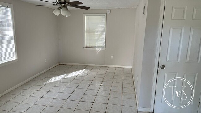 Building Photo - WINTER MOVE-IN SPECIAL: 50% OFF 1st FULL MONTH OF RENT** (**see description for details)