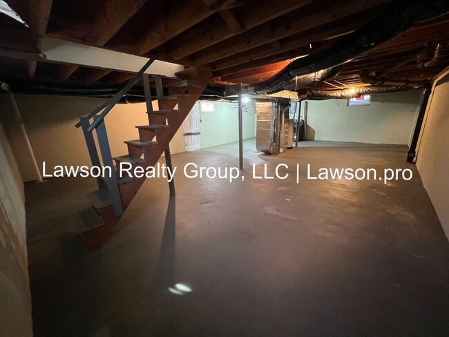 Building Photo - Three Bedroom Home - Convenient Location!