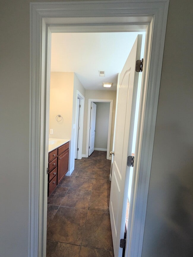 Building Photo - 2601 Quartz Ln