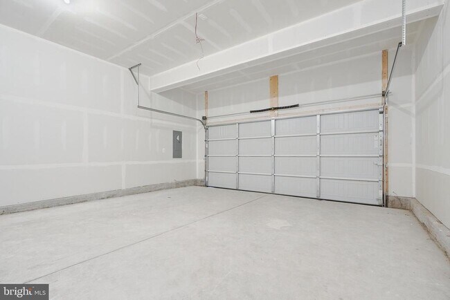 Building Photo - 55 Madison Dr
