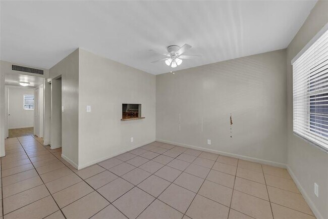 Building Photo - 2201 NE 36th St