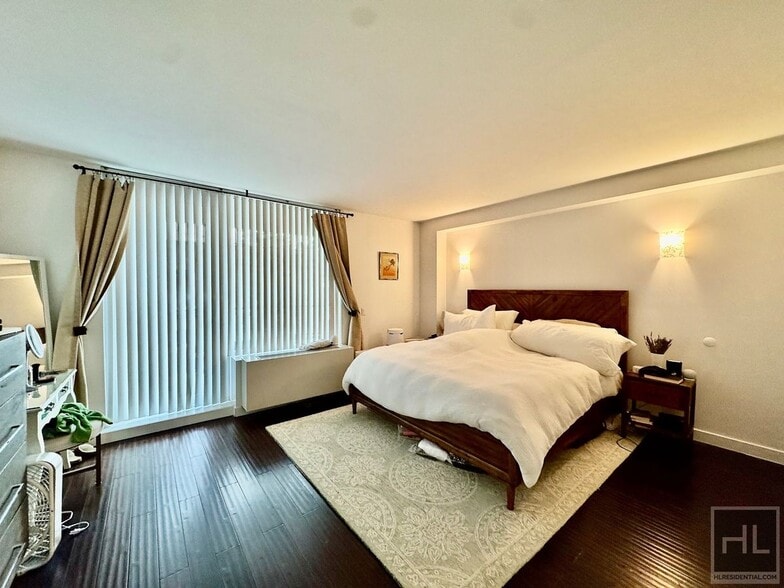 Building Photo - 37 STREET