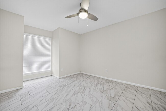 Building Photo - 5929 Queensloch Dr
