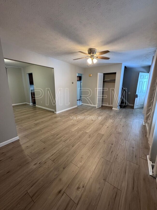 Building Photo - 782 Akron Blvd