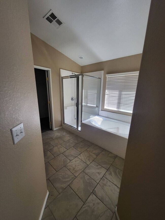 Building Photo - 21247 Chardonnay Dr