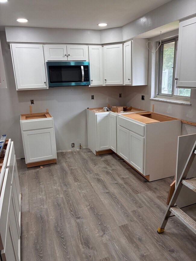 Building Photo - 421 Wyndhurst Dr