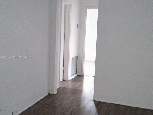 Building Photo - 1914 Adams St