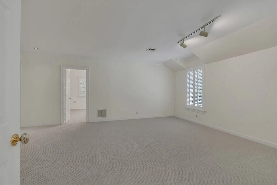 Building Photo - 3600 Bowlingate Ln