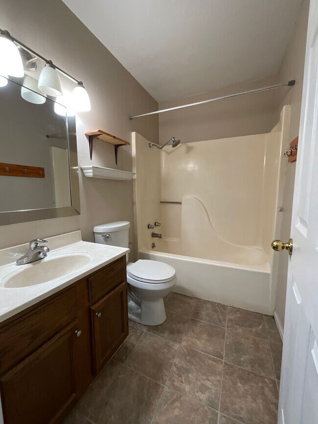 Building Photo - 106 Burnley Dr