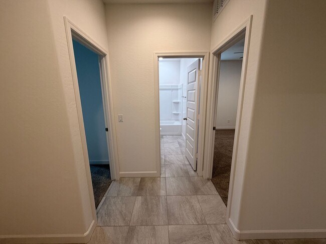 Building Photo - 1481 N Fenway Dr