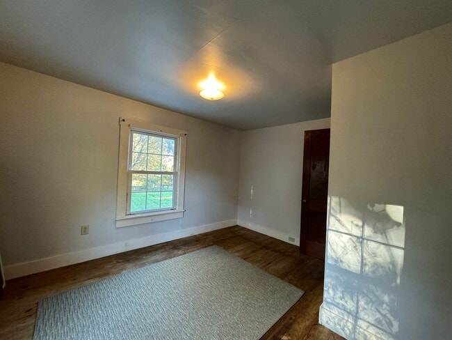 Building Photo - Cozy Country Charmer