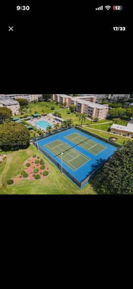 Building Photo - 2300 NE 1st Ln