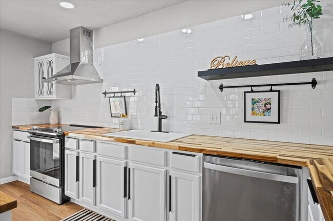 Building Photo - 2411 Glen Field Dr