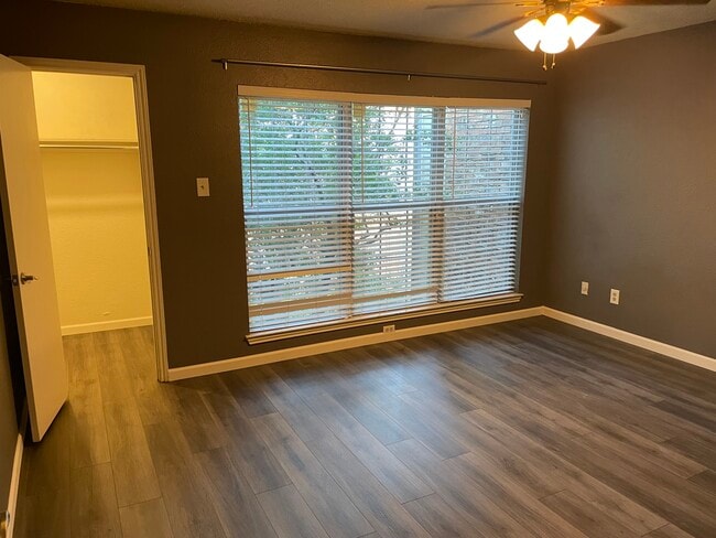 Building Photo - 2535 Wedglea Dr