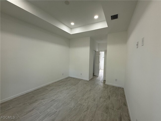 Building Photo - 1047 Hobart St