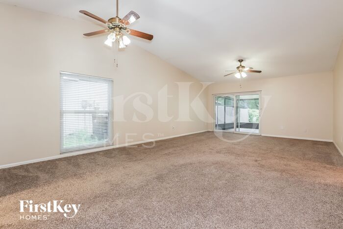 Building Photo - 1739 Lakeview Village Dr