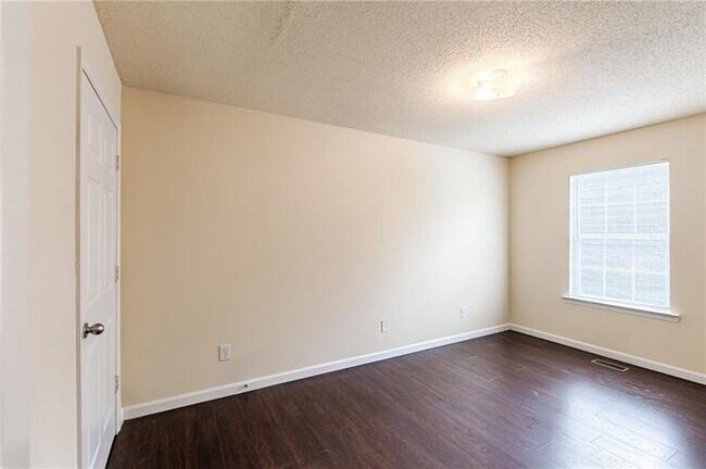 Building Photo - 31 Middlebrook Dr