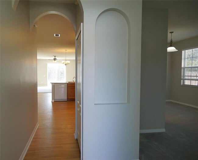 Building Photo - 10205 Goldenbrook Way