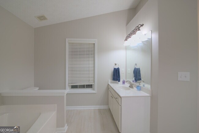Building Photo - 2013 Ridgestone Landing SW