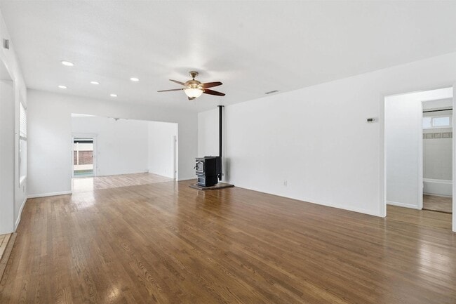 Building Photo - 6122 Nagel St