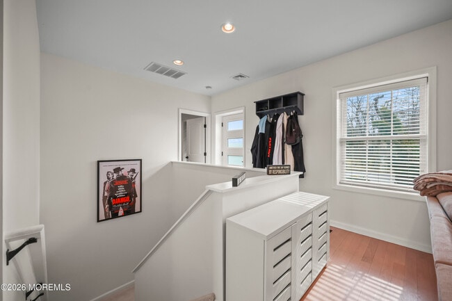 Building Photo - 5 Cortland Rd