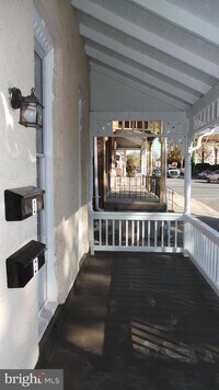 Building Photo - 127 Haws Ave
