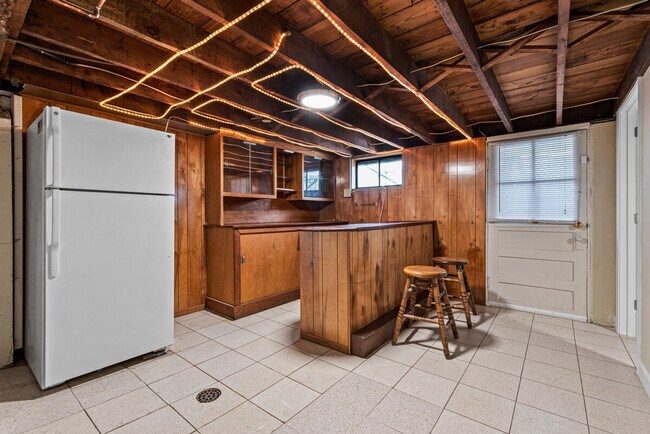 Building Photo - 1304 Dammert Ave