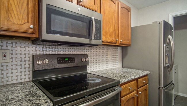 Building Photo - Updated 2/2 with Granite Counter Tops and ...
