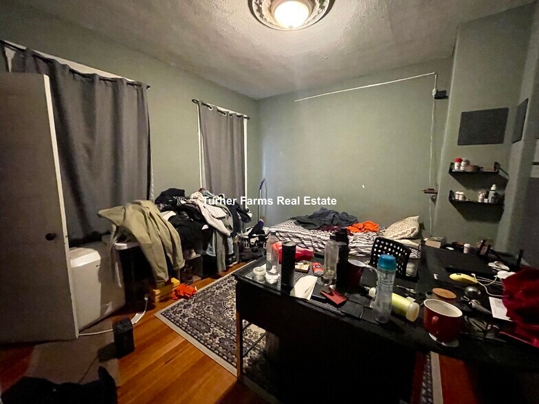 Building Photo - 12 Bucknam St