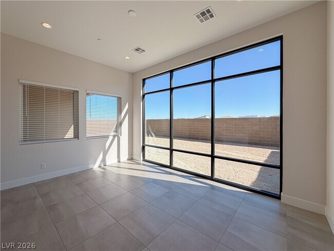 Building Photo - 10761 Canyon Bloom Dr