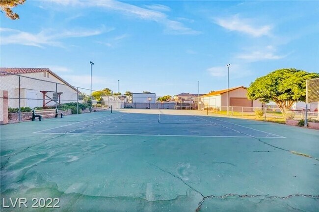 Building Photo - Single Story 5 Bd, 4 Bth, Includes RV Park...