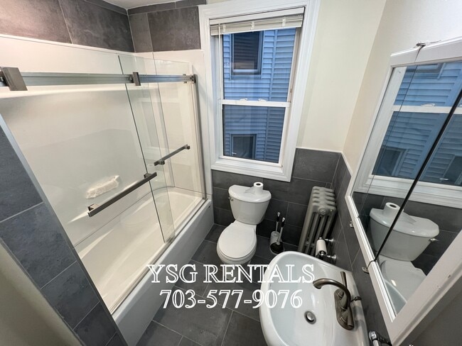 Building Photo - 9 Sunset St