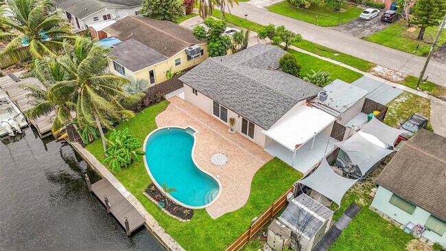 Building Photo - 4710 SW 43rd Ave