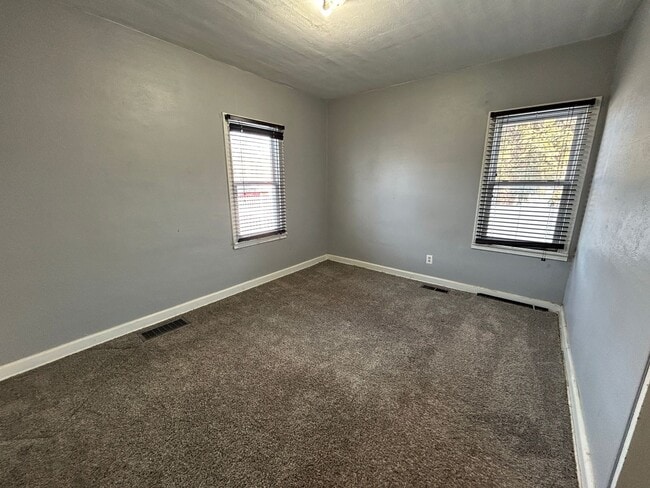 Building Photo - Cute Single Family House!