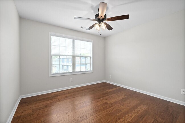 Building Photo - Pet Friendly Four Bedroom!